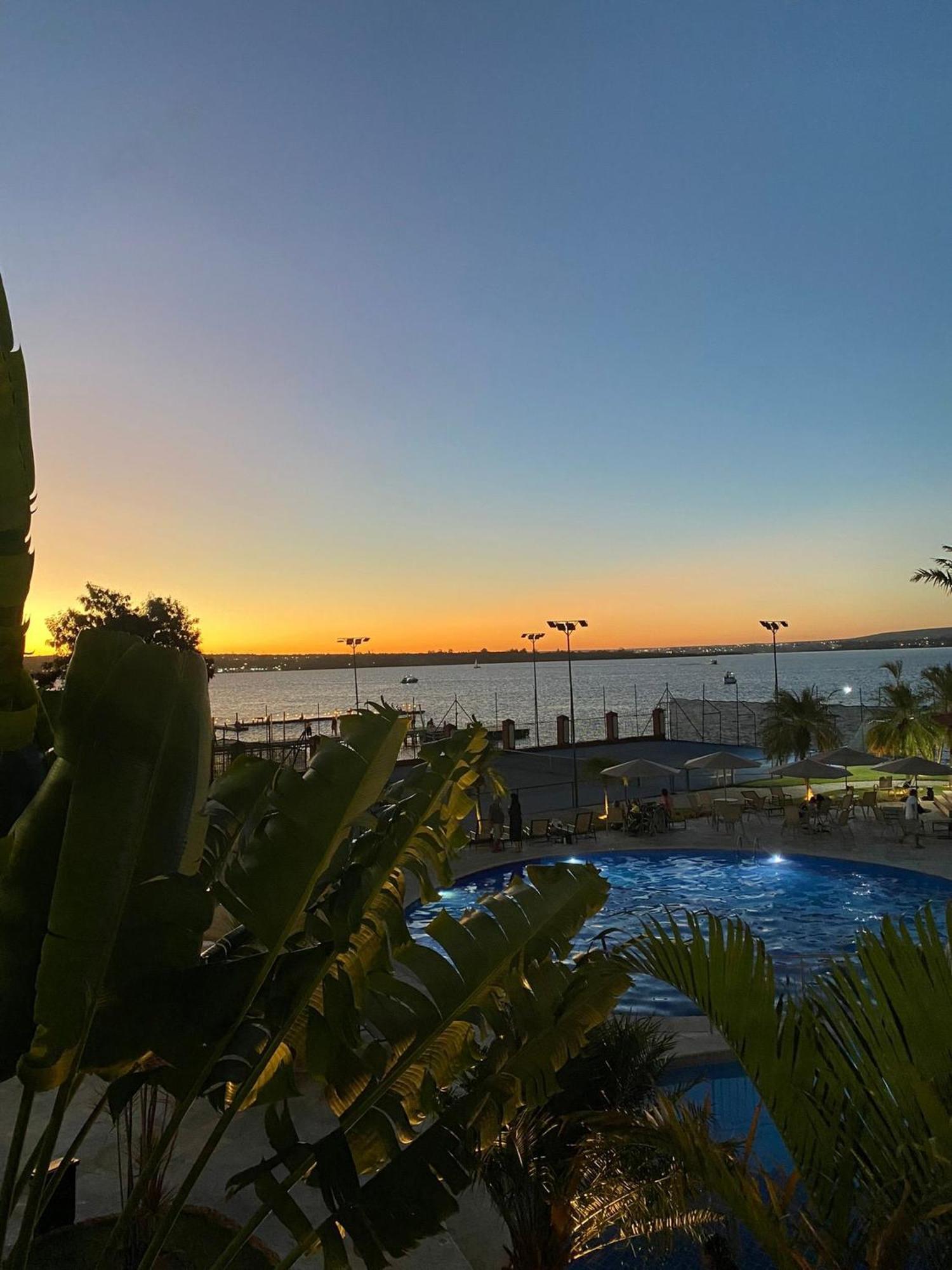 Flat Beira Lago No Centro De Bsb Brasília Eksteriør bilde
